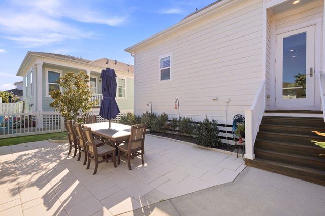 5 Duval Street, Galveston, TX 77554