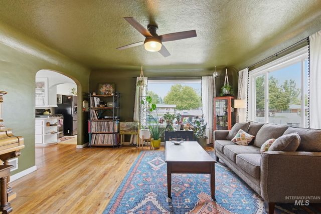 404 S Juniper St, Nampa, ID 83686
