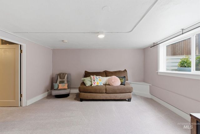 404 S Juniper St, Nampa, ID 83686