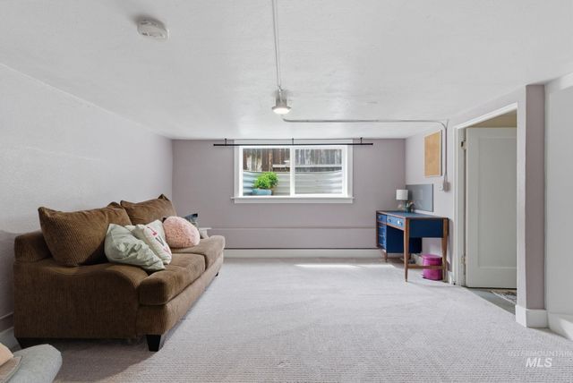 404 S Juniper St, Nampa, ID 83686