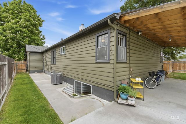 404 S Juniper St, Nampa, ID 83686