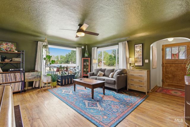 404 S Juniper St, Nampa, ID 83686