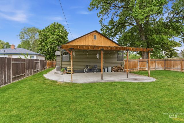 404 S Juniper St, Nampa, ID 83686