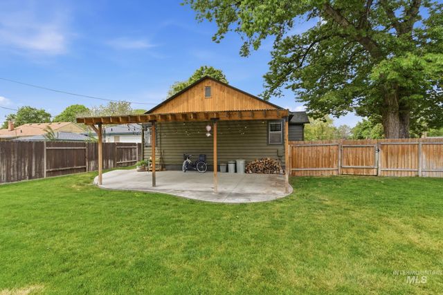 404 S Juniper St, Nampa, ID 83686