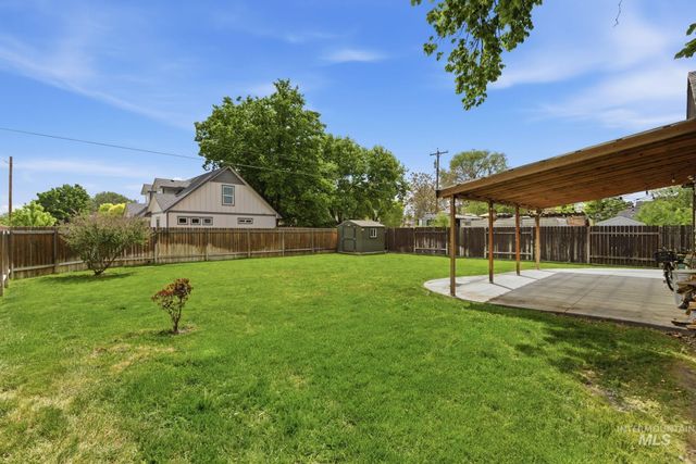 404 S Juniper St, Nampa, ID 83686