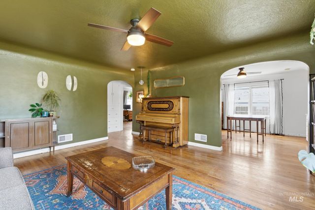 404 S Juniper St, Nampa, ID 83686
