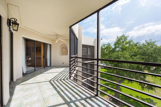 5751 Camino Del Sol 403, Boca Raton, FL 33433