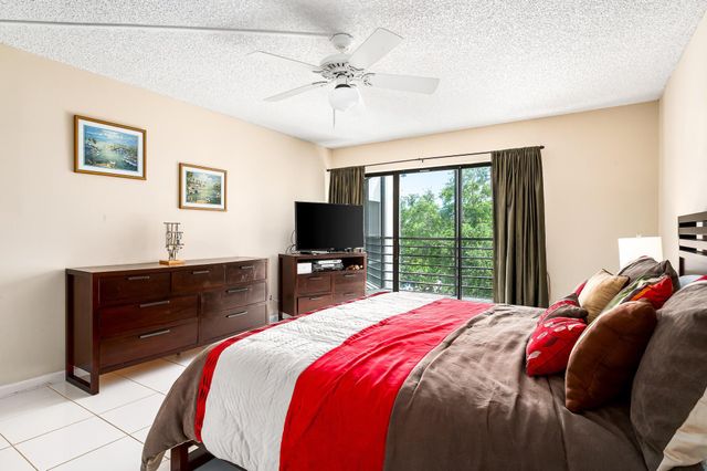 5751 Camino Del Sol 403, Boca Raton, FL 33433