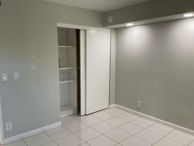 5751 Camino Del Sol 403, Boca Raton, FL 33433