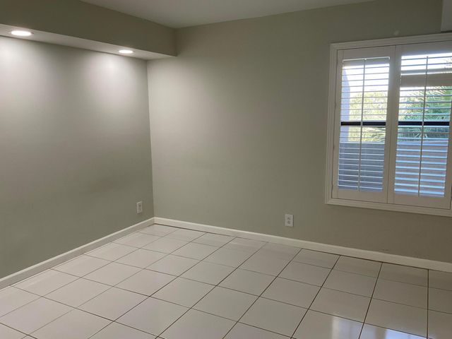 5751 Camino Del Sol 403, Boca Raton, FL 33433