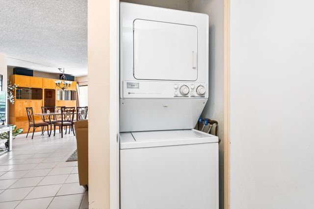 5751 Camino Del Sol 403, Boca Raton, FL 33433