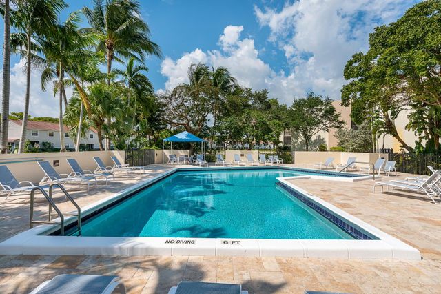 5751 Camino Del Sol 403, Boca Raton, FL 33433
