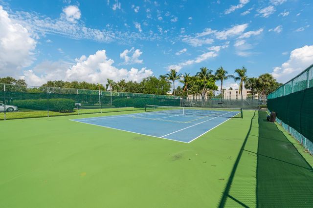 5751 Camino Del Sol 403, Boca Raton, FL 33433