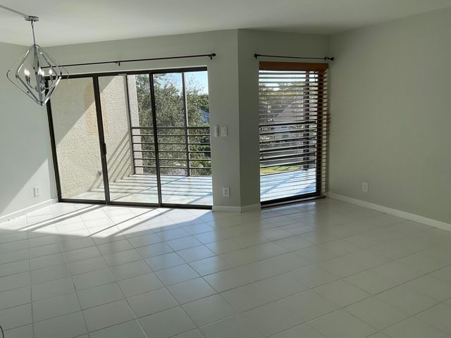 5751 Camino Del Sol 403, Boca Raton, FL 33433