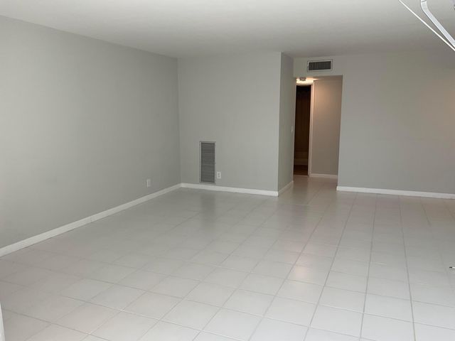 5751 Camino Del Sol 403, Boca Raton, FL 33433