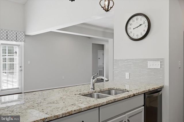 108 TRUMPET VINE DR, White Post, VA 22663