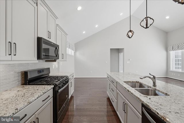 108 TRUMPET VINE DR, White Post, VA 22663