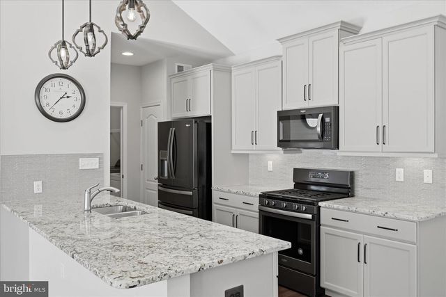 108 TRUMPET VINE DR, White Post, VA 22663