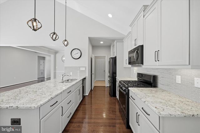 108 TRUMPET VINE DR, White Post, VA 22663