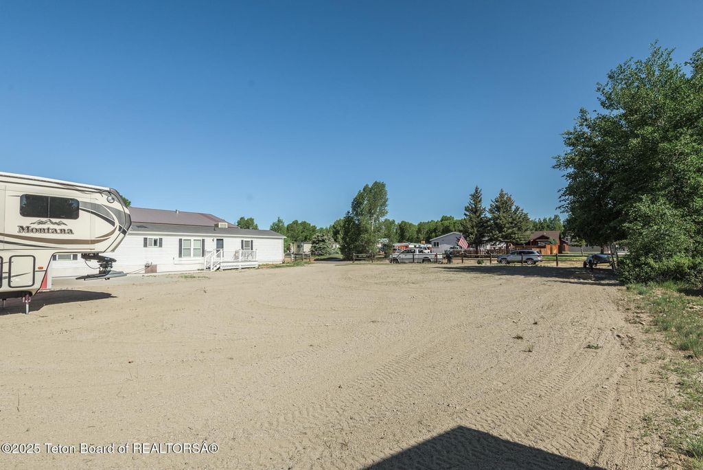 942 W BONNEVILLE Street, Pinedale, WY 82941 photo 3
