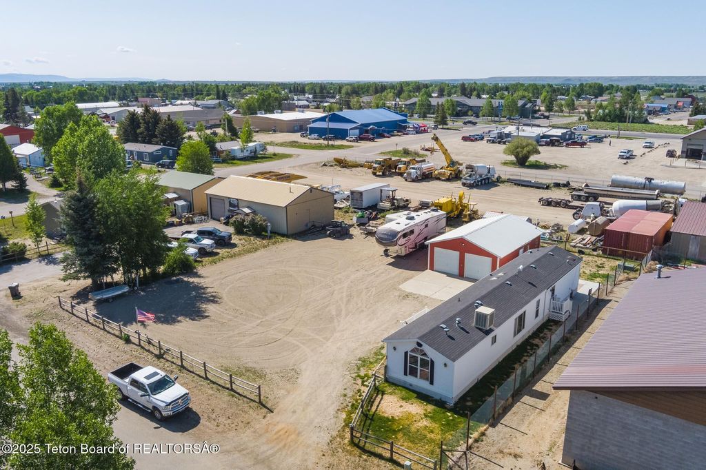 942 W BONNEVILLE Street, Pinedale, WY 82941 photo 4