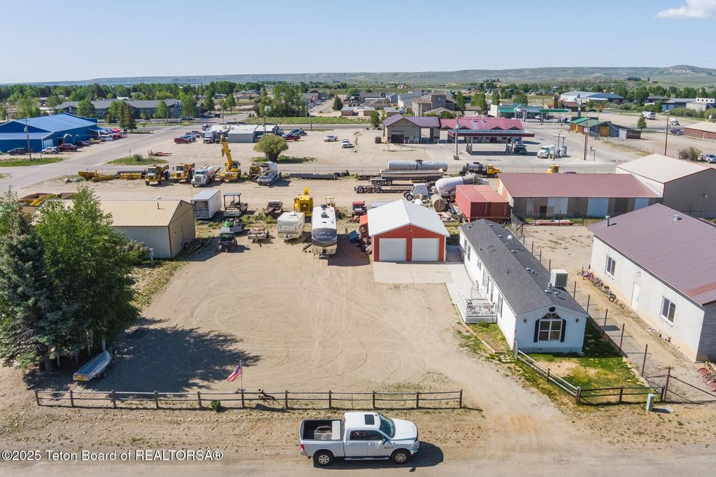 942 W BONNEVILLE Street, Pinedale, WY 82941 photo 5