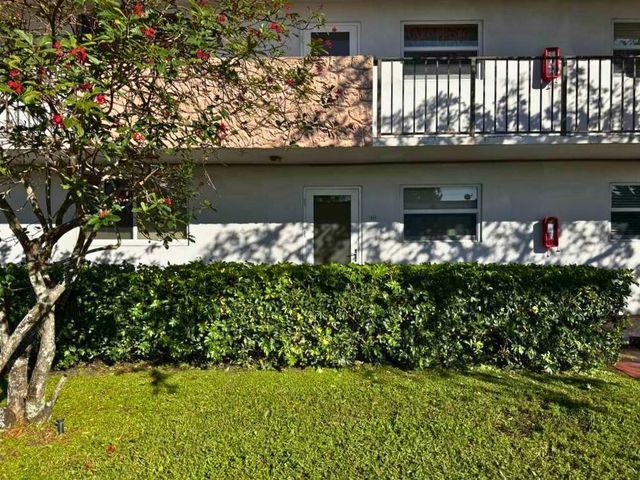 6005 Del Lago Circle 105, Sunrise, FL 33313