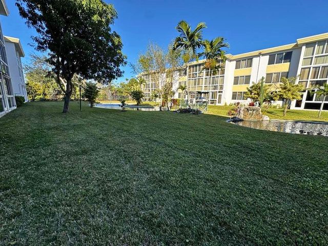 6005 Del Lago Circle 105, Sunrise, FL 33313