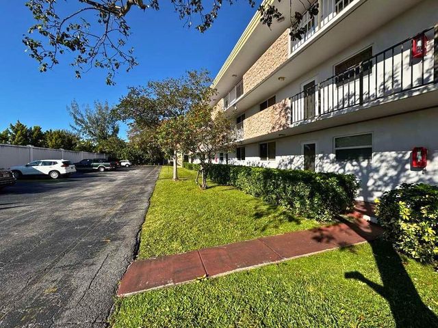 6005 Del Lago Circle 105, Sunrise, FL 33313