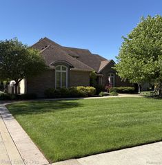 1115 Joshua Drive, Troy, MI 48098