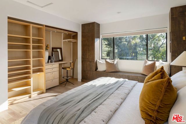 2274 Cove Avenue, Los Angeles, CA 90039