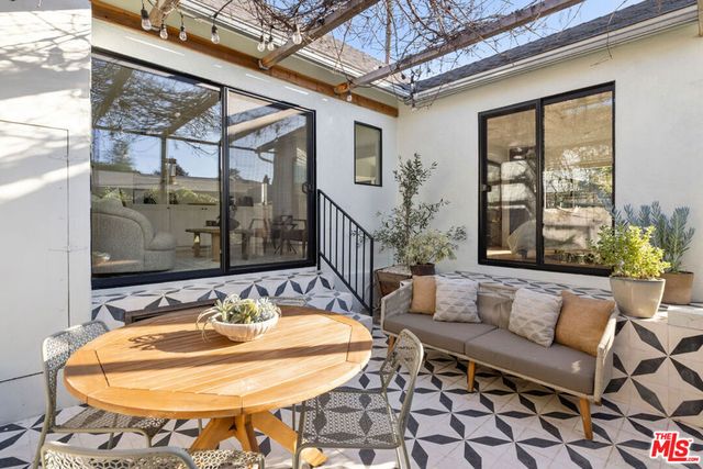 2274 Cove Avenue, Los Angeles, CA 90039