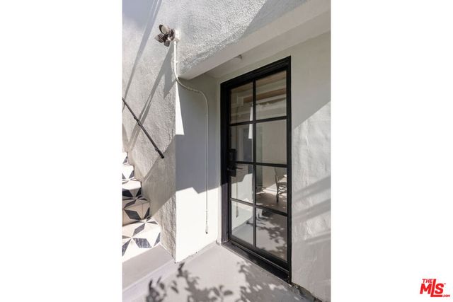 2274 Cove Avenue, Los Angeles, CA 90039