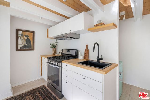 2274 Cove Avenue, Los Angeles, CA 90039