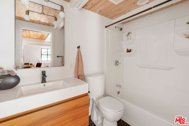 2274 Cove Avenue, Los Angeles, CA 90039