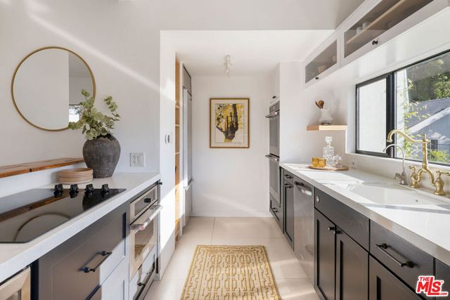 2274 Cove Avenue, Los Angeles, CA 90039