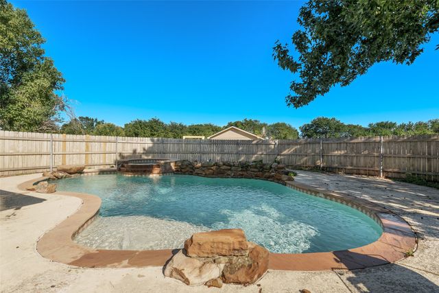 123 Country Drive, Waxahachie, TX 75165