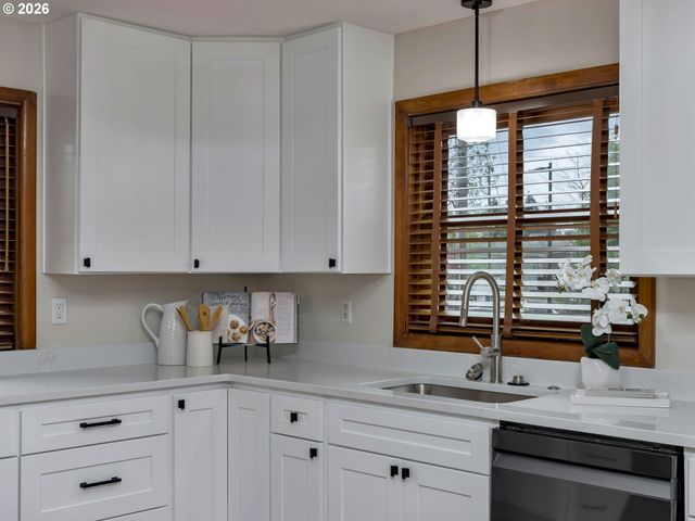 4585 Sw Poplar Ln, Portland, OR 97225