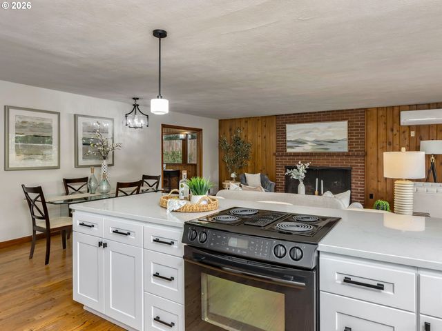 4585 Sw Poplar Ln, Portland, OR 97225