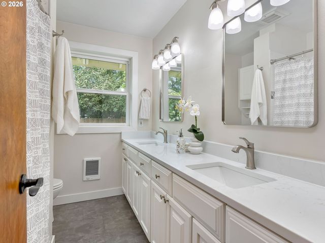 4585 Sw Poplar Ln, Portland, OR 97225