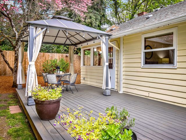 4585 Sw Poplar Ln, Portland, OR 97225