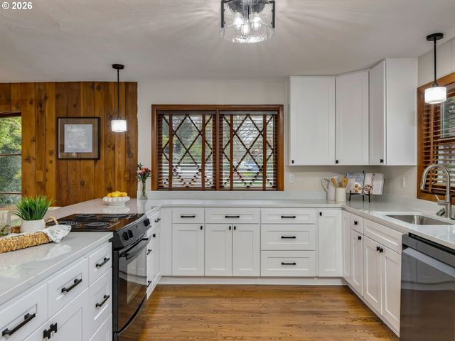 4585 Sw Poplar Ln, Portland, OR 97225