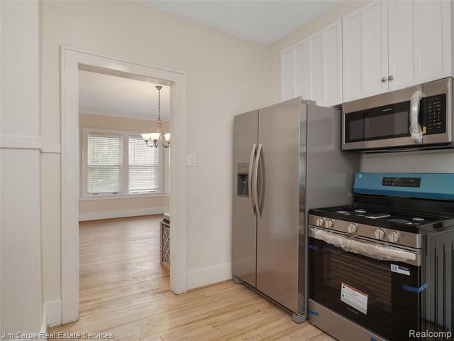 1102 Beaconsfield Avenue, Grosse Pointe, MI 48230