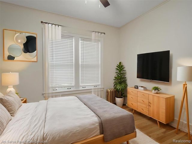 1102 Beaconsfield Avenue, Grosse Pointe, MI 48230