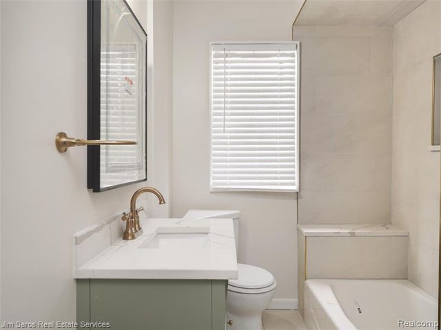 1102 Beaconsfield Avenue, Grosse Pointe, MI 48230