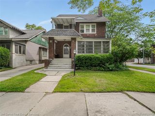 1102 Beaconsfield Avenue, Grosse Pointe, MI 48230