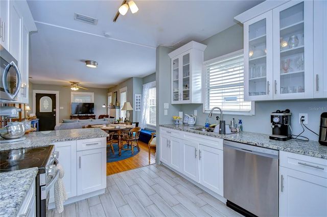 902 W COLUMBUS DRIVE, Tampa, FL 33602