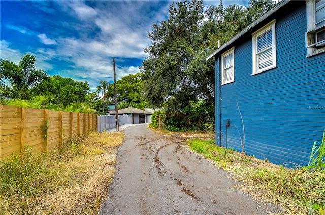 902 W COLUMBUS DRIVE, Tampa, FL 33602