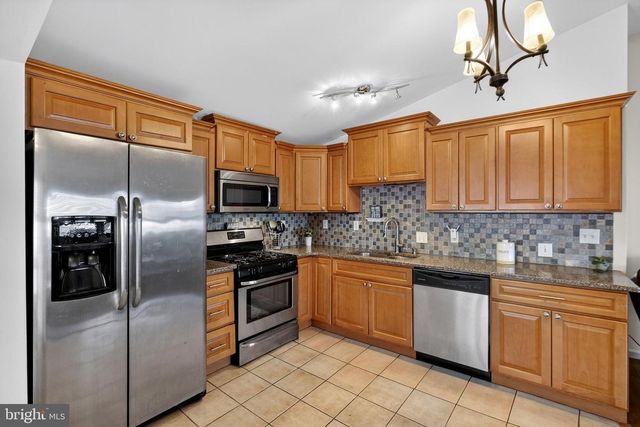 525 N COLES AVE, Maple Shade, NJ 08052