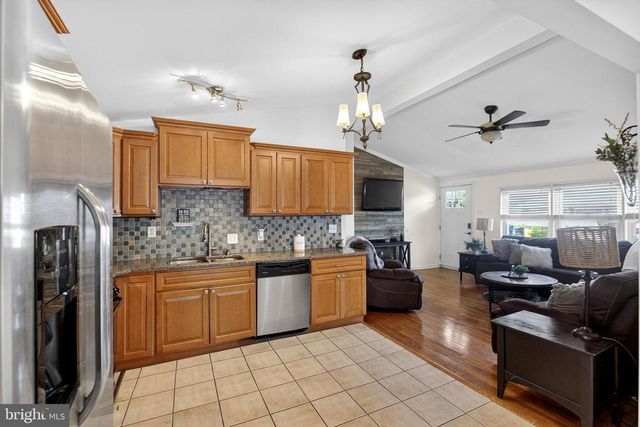 525 N COLES AVE, Maple Shade, NJ 08052